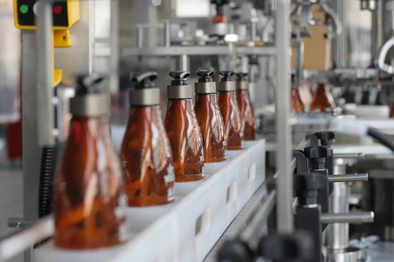 AC380V Glass Bottle Capping Machine 6000BPH With Four Claws Structure